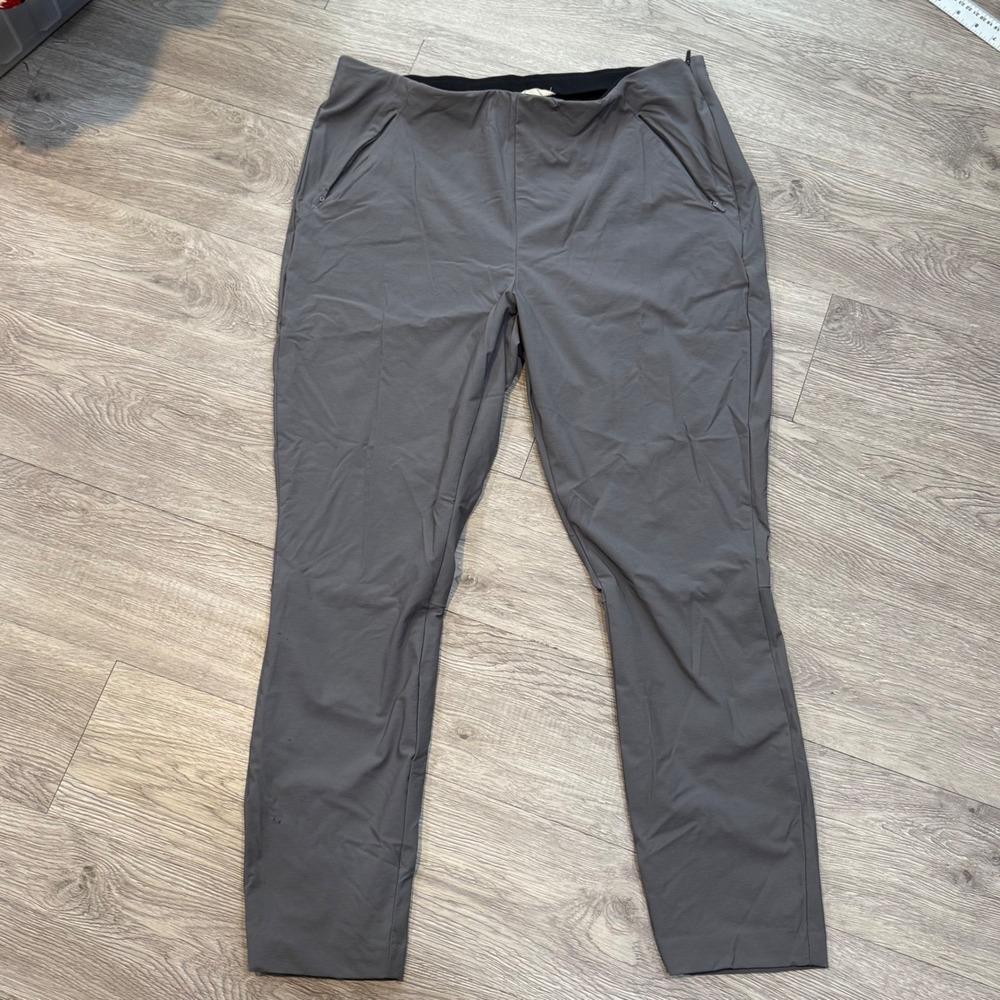 Duluth Trading‎ Co Women's Size 14 Gray Nylon Spandex Zip Pocket Pants crop